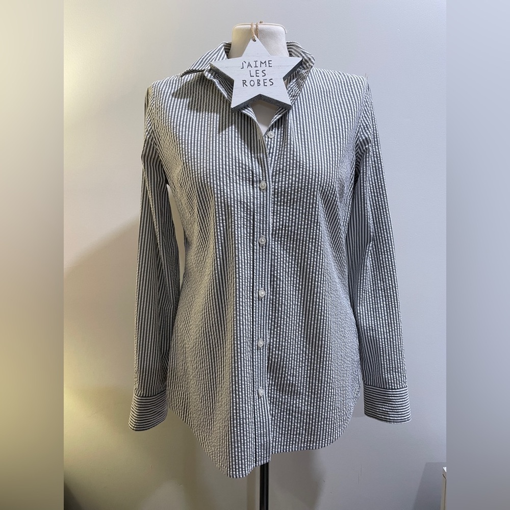 BANANA REPUBLIC “Riley” Charcoal Gray & White Seersucker Button Down Shirt